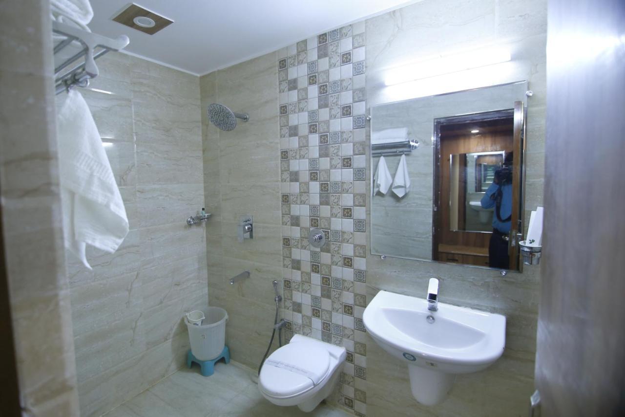 Hotel Sheetal Regency,Near Janambhumi Матхура Экстерьер фото